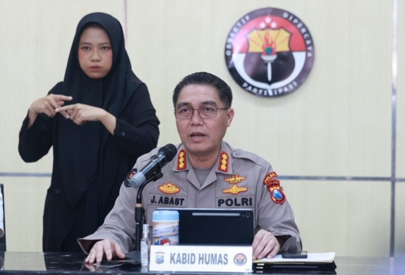Foto: Kabid Humas Polda Jatim Kombes Pol Jules Abraham Abast mengajak generasi muda bijak bermedia sosial dan menjaga persatuan menjelang peringatan Hari Sumpah Pemuda ke-98, 28 Oktober 2026.