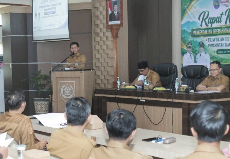Foto: Bupati Tegal Ischak Maulana Rohman memimpin rapat evaluasi Pengendalian Operasional Kegiatan Triwulan III 2026 untuk mempercepat realisasi APBD dengan tetap menjaga kualitas pembangunan.