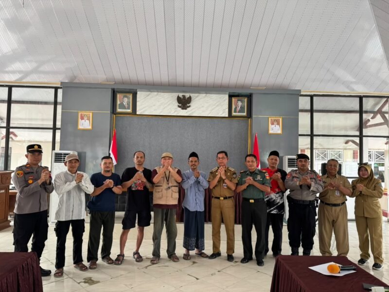 Polres Tegal melalui Satintelkam bersama Polsek Talang memfasilitasi tabayun antara pihak terkait di Pendopo Kecamatan Talang, Kabupaten Tegal, Selasa (27/10/2026), guna menyelesaikan polemik unggahan video di media sosial dan menjaga situasi kamtibmas tetap kondusif.