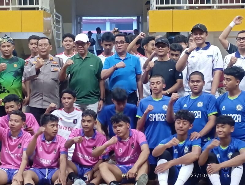 Foto ist: Walikota Batu,Ketua DPRD,Ketua AFK Kota Batu resmi buka Kejurda Futsal Piala Hasan Udin Wahid 2026.