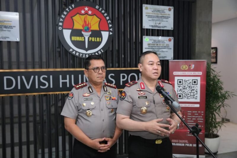 Karo Penmas Divhumas Polri Brigjen Pol. Trunoyudo Wisnu Andiko mengajak masyarakat menjaga persatuan, merawat demokrasi, dan memelihara kamtibmas melalui sikap saling menghormati serta penggunaan media sosial secara bijak.