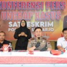 Kapolresta Sidoarjo AKBP Bobby A. Condroputra bersama jajaran menyampaikan pengungkapan dugaan kasus penipuan online yang melibatkan delapan warga negara Vietnam dalam konferensi pers di Mapolresta Sidoarjo, Rabu (28/10/2026).