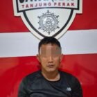 Polisi mengamankan terduga pelaku pencurian di Toko Madura kawasan Surabaya yang sempat viral di media sosial. Dalam pengungkapan kasus tersebut, petugas turut menemukan dua unit handphone yang diduga hasil pencurian.