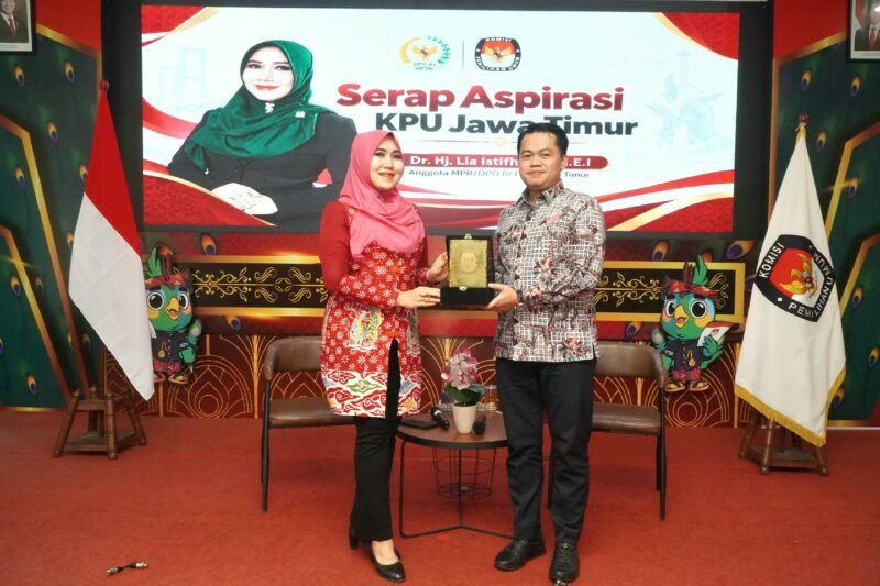Anggota DPD RI asal Jawa Timur, Dr. Hj. Lia Istifhama (Ning Lia), saat melakukan audiensi dengan Ketua dan jajaran komisioner KPU Jawa Timur di Surabaya, Kamis (29/10/2026), membahas evaluasi penyelenggaraan Pilkada Serentak 2024.