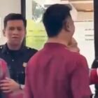 Foto: Hadi Wiyono alias Cak Dur bersama sejumlah massa saat mendatangi Gedung DPRD Malang, Jumat (11/9/2026), untuk menyampaikan surat dan meminta akses Bendungan Lahor dibuka selama 24 jam. Kedatangan tersebut kemudian diwarnai keributan hingga berujung laporan ke Polres Malang.